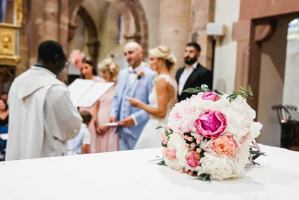Cérémonie religieuse fleur mariage